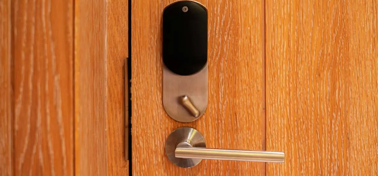 Automatic Locking Door Knob Cloverdale